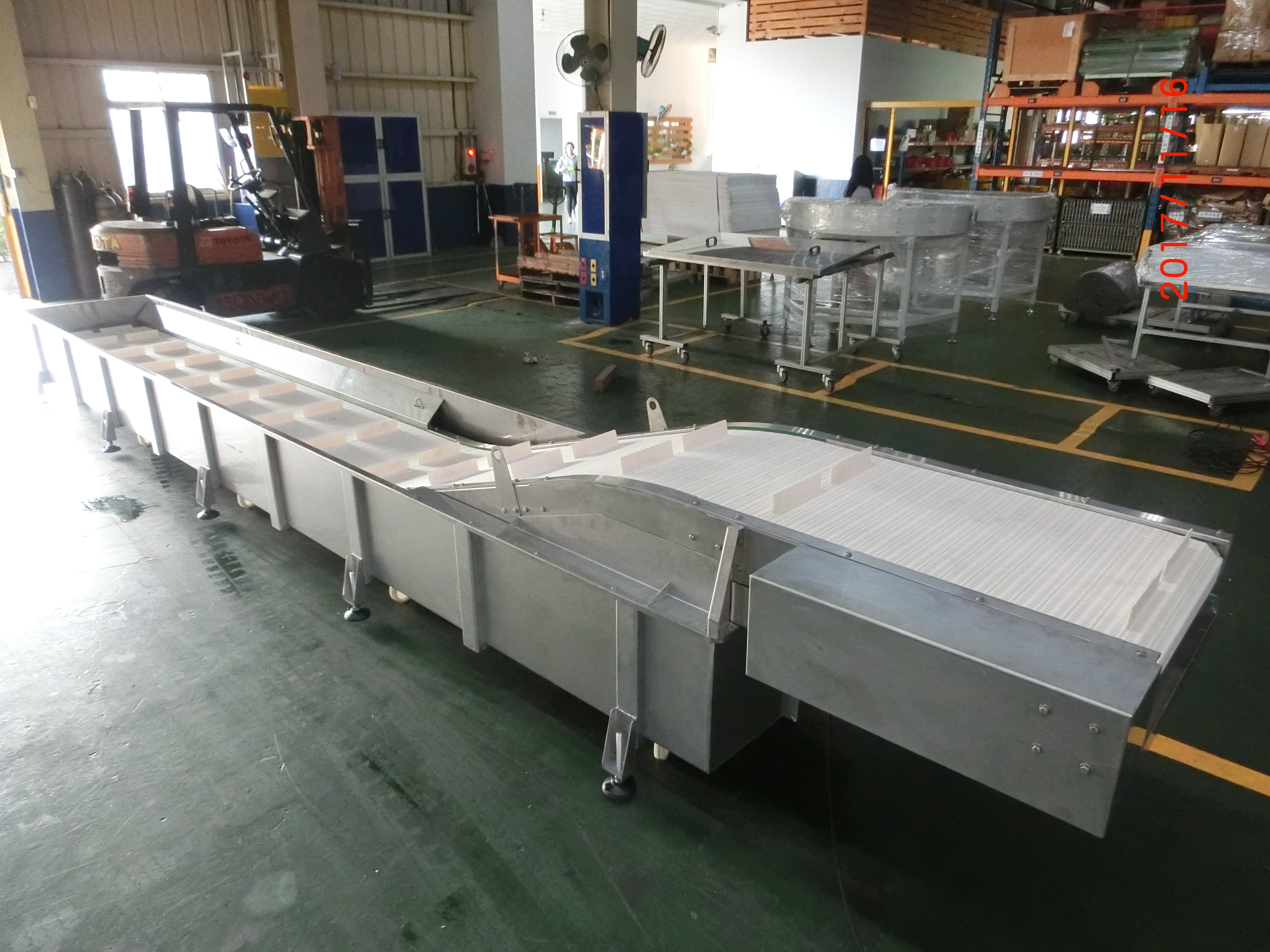 Stainless steel plastic plate water immersion conveyor
