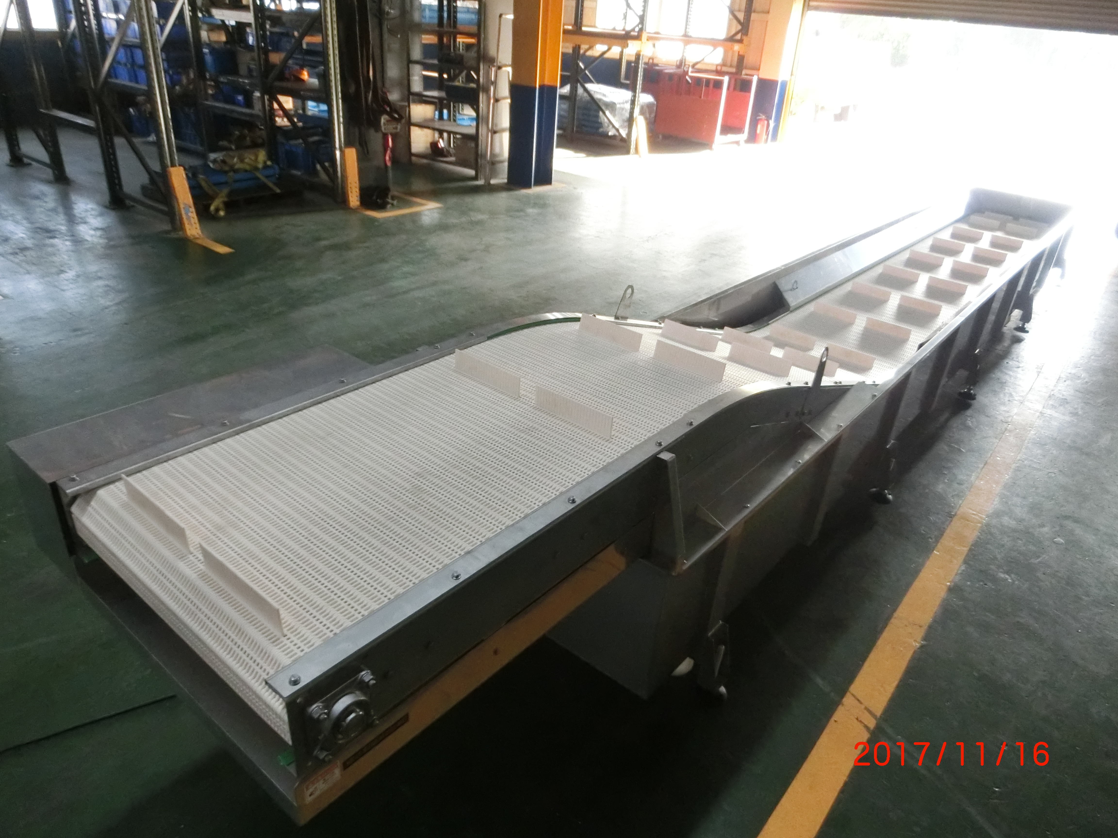 Stainless steel plastic plate water immersion conveyor