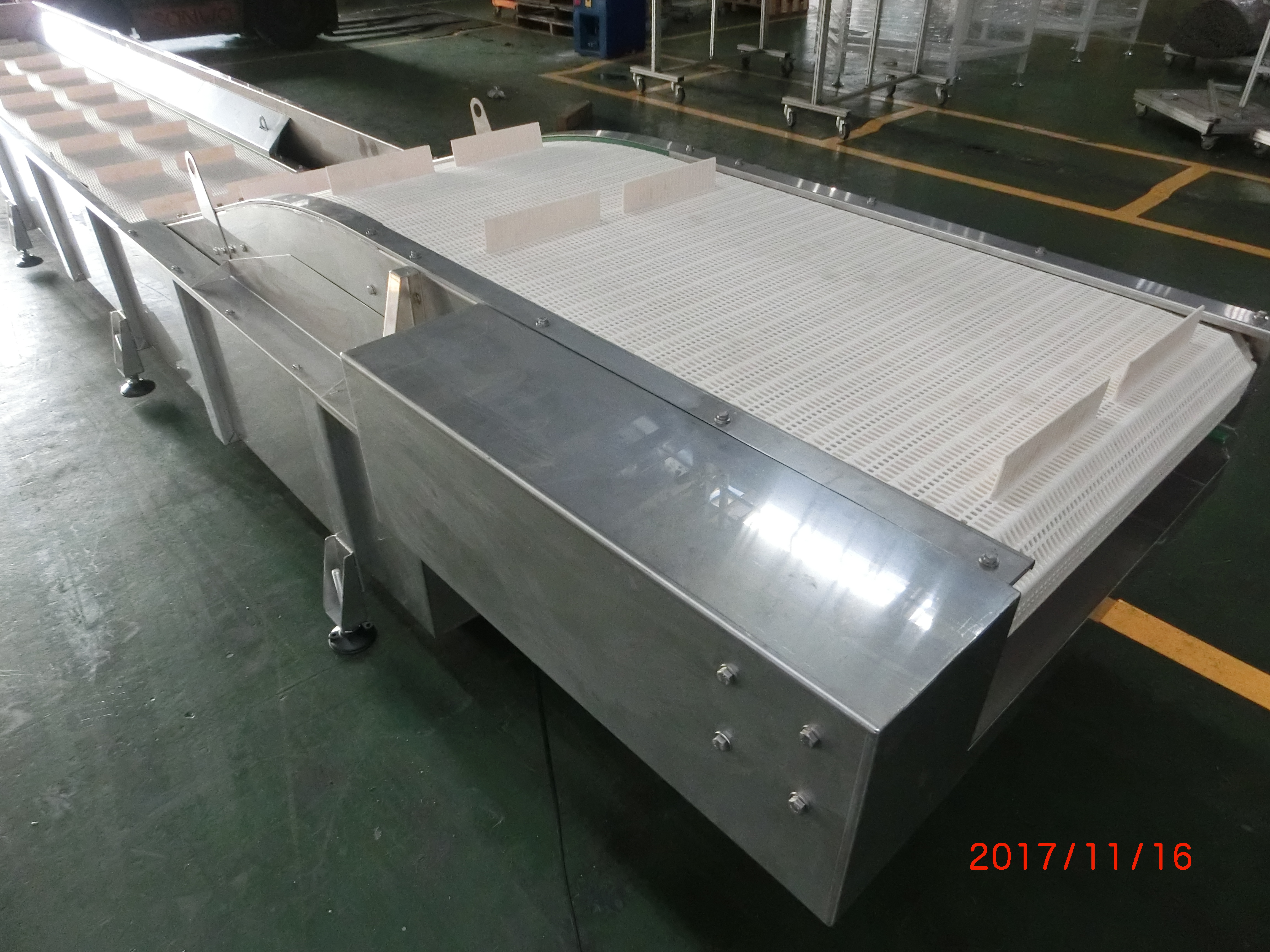 Stainless steel plastic plate water immersion conveyor