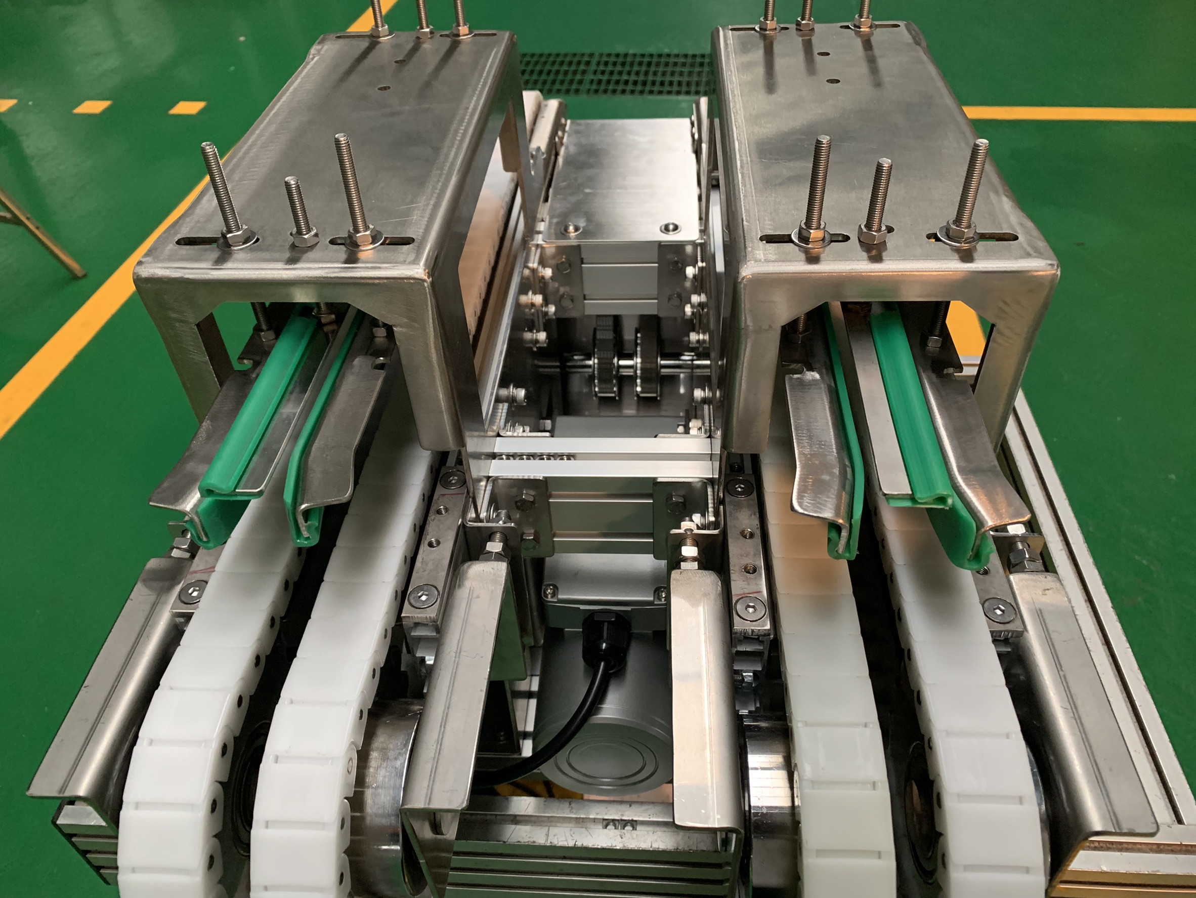 铝挤型特殊塑料链条输送带-沅祐企业有限公司