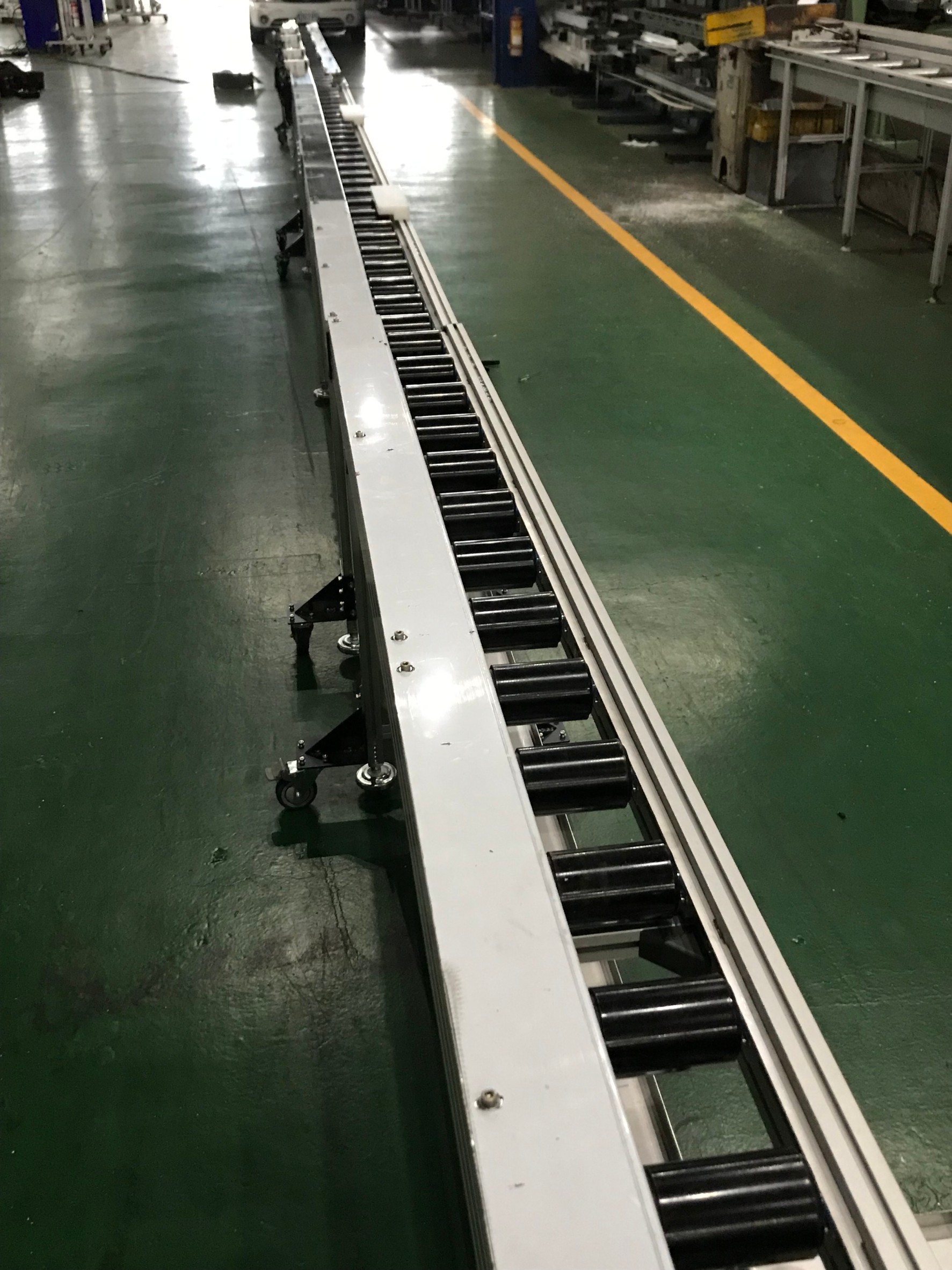Aluminum extrusion type traverse mechanism roller conveyor - APL CONVEYOR ENTERPRISE CO.,LTD