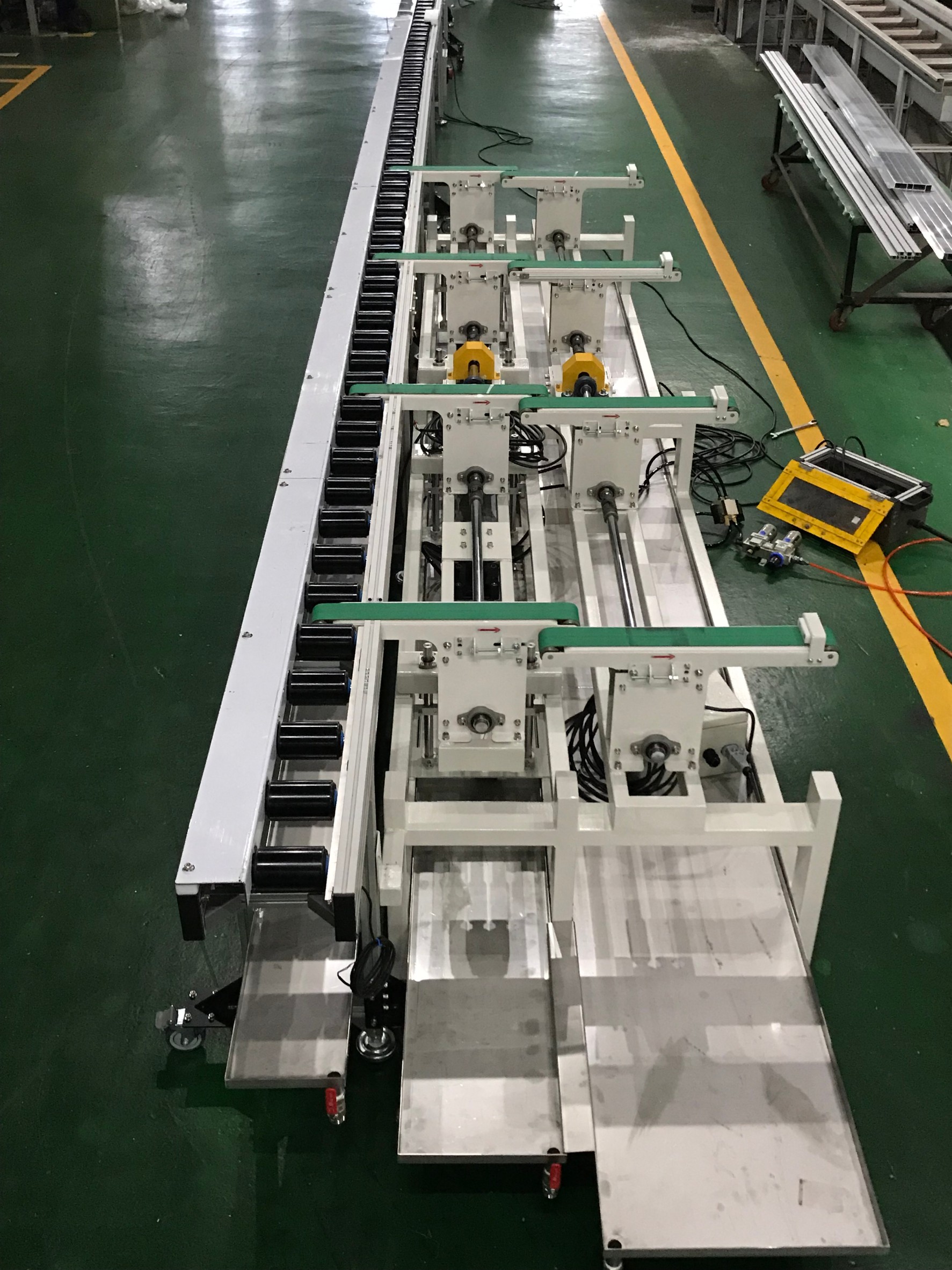 铝挤型横移滚筒输送机-沅祐企业有限公司