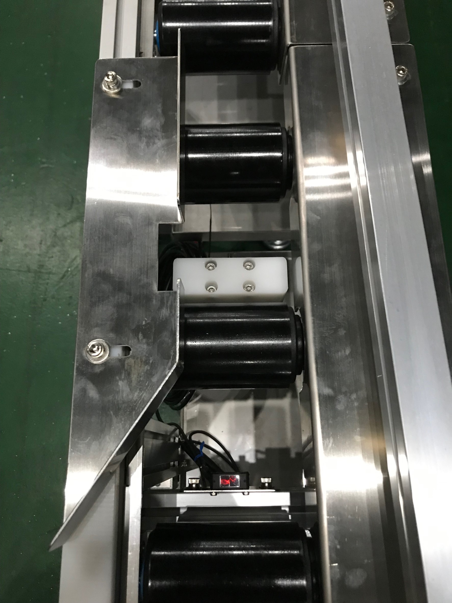 铝挤型横移滚筒输送机-沅祐企业有限公司