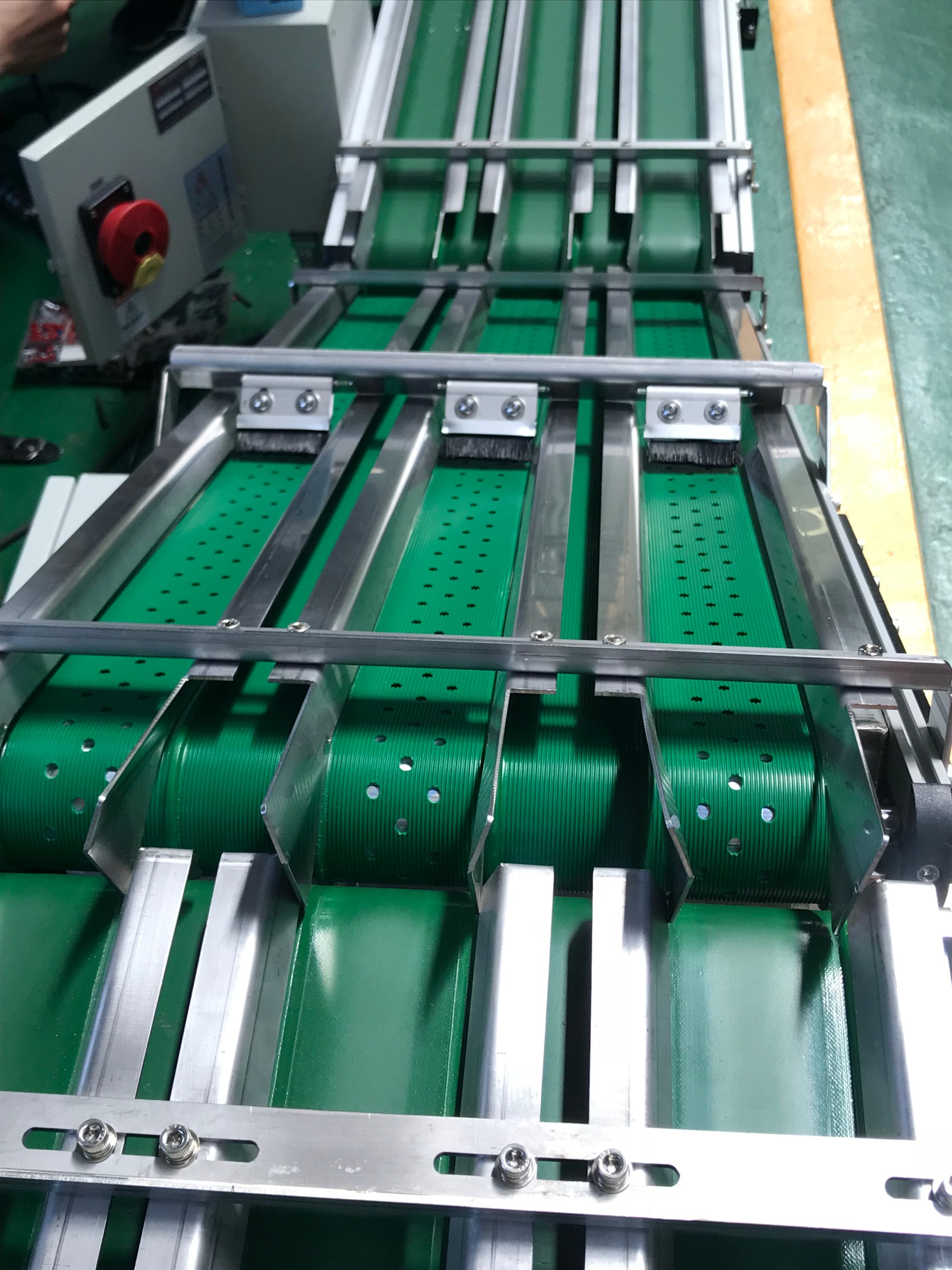 Aluminum Extruded Belt shunt Suction Conveyor- APL CONVEYOR ENTERPRISE CO.,LTD