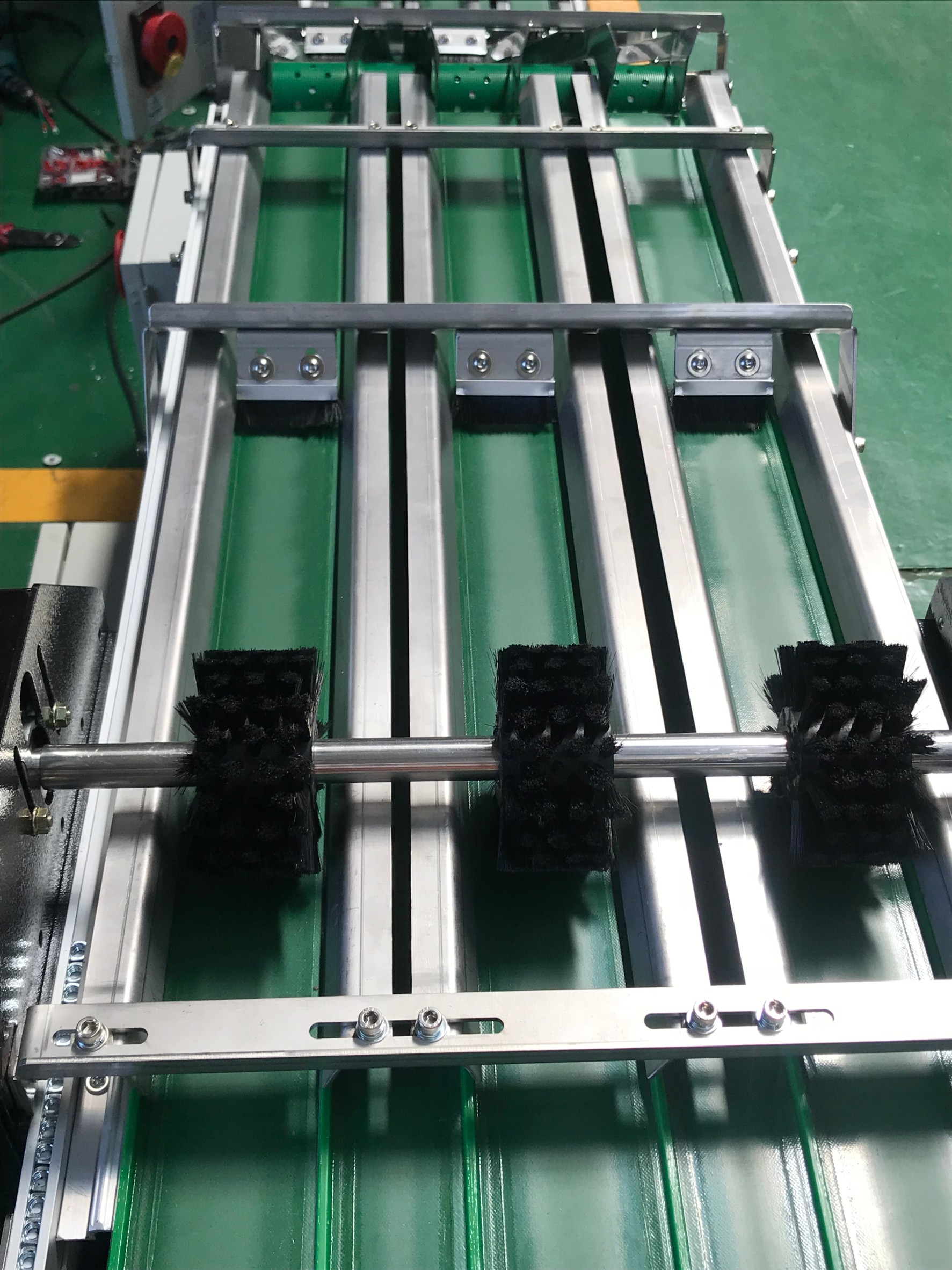Aluminum Extruded Belt shunt Suction Conveyor- APL CONVEYOR ENTERPRISE CO.,LTD