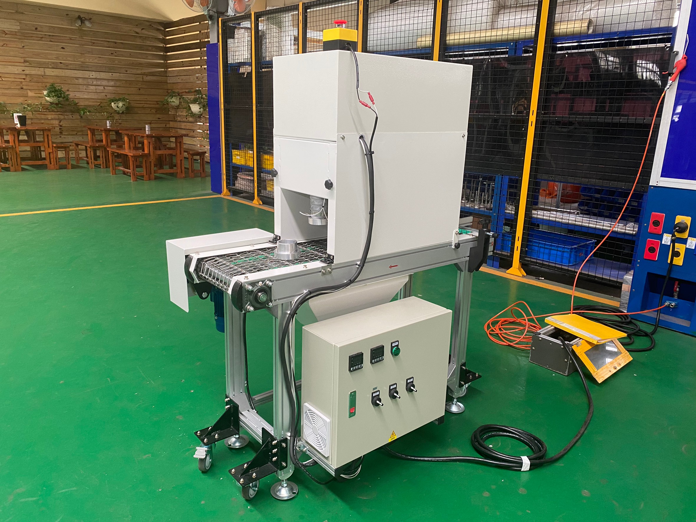 Aluminum extrusion mesh belt conveyor-APL CONVEYOR Automatic ENTERPRISE CO.,LTD   
