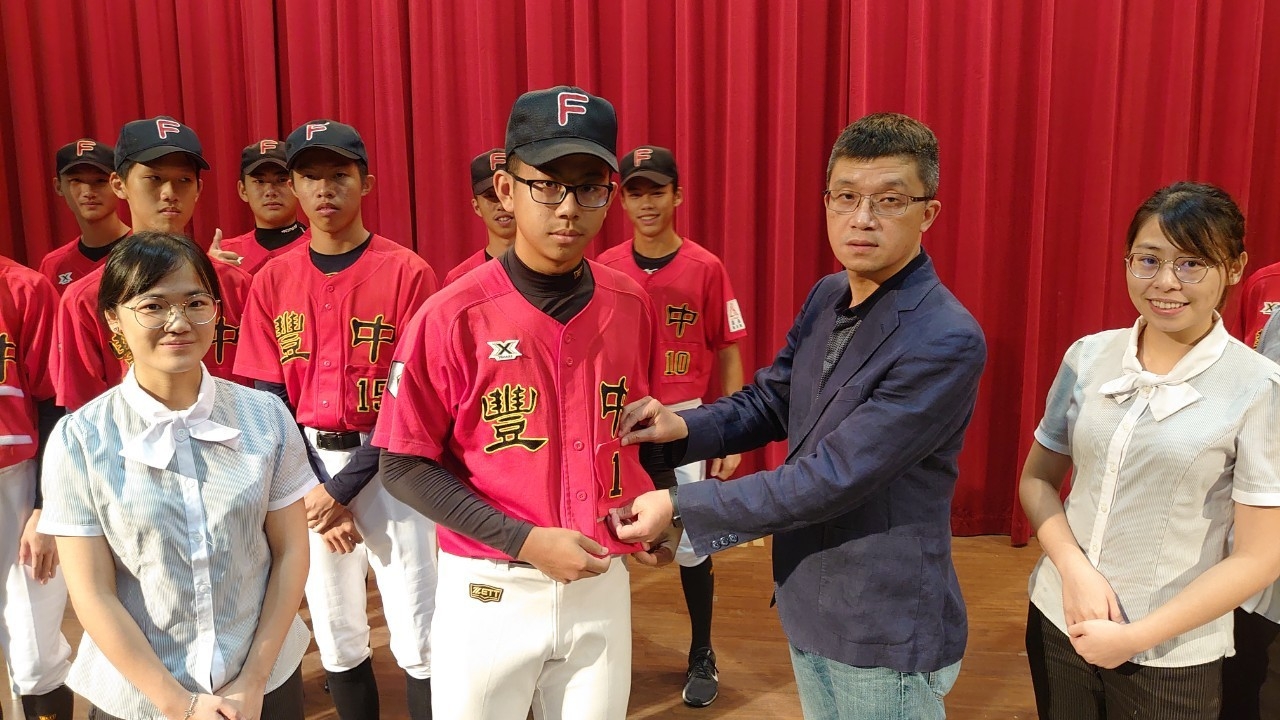  Taichung Municipal Feng Yuan Senior High School Baseball Team be awarded sponsorship
- APL CONVEYOR Automatic ENTERPRISE CO.,LTD
