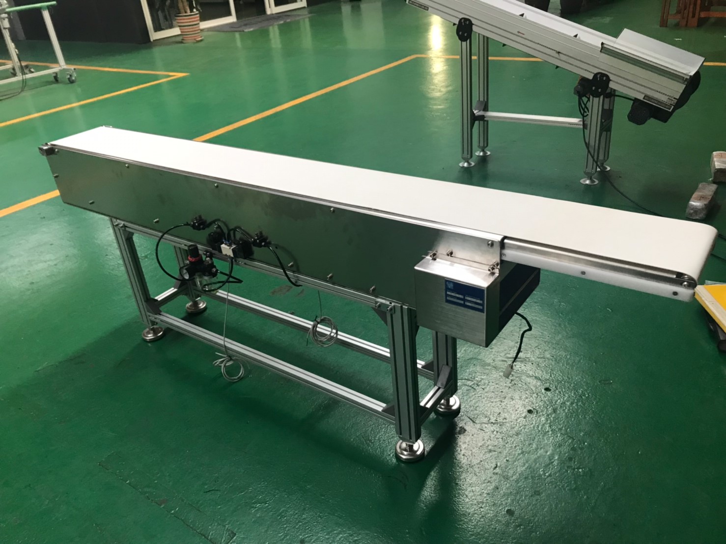 Special aluminum extrusion belt telescopic conveyor- APL CONVEYOR ENTERPRISE CO.,LTD