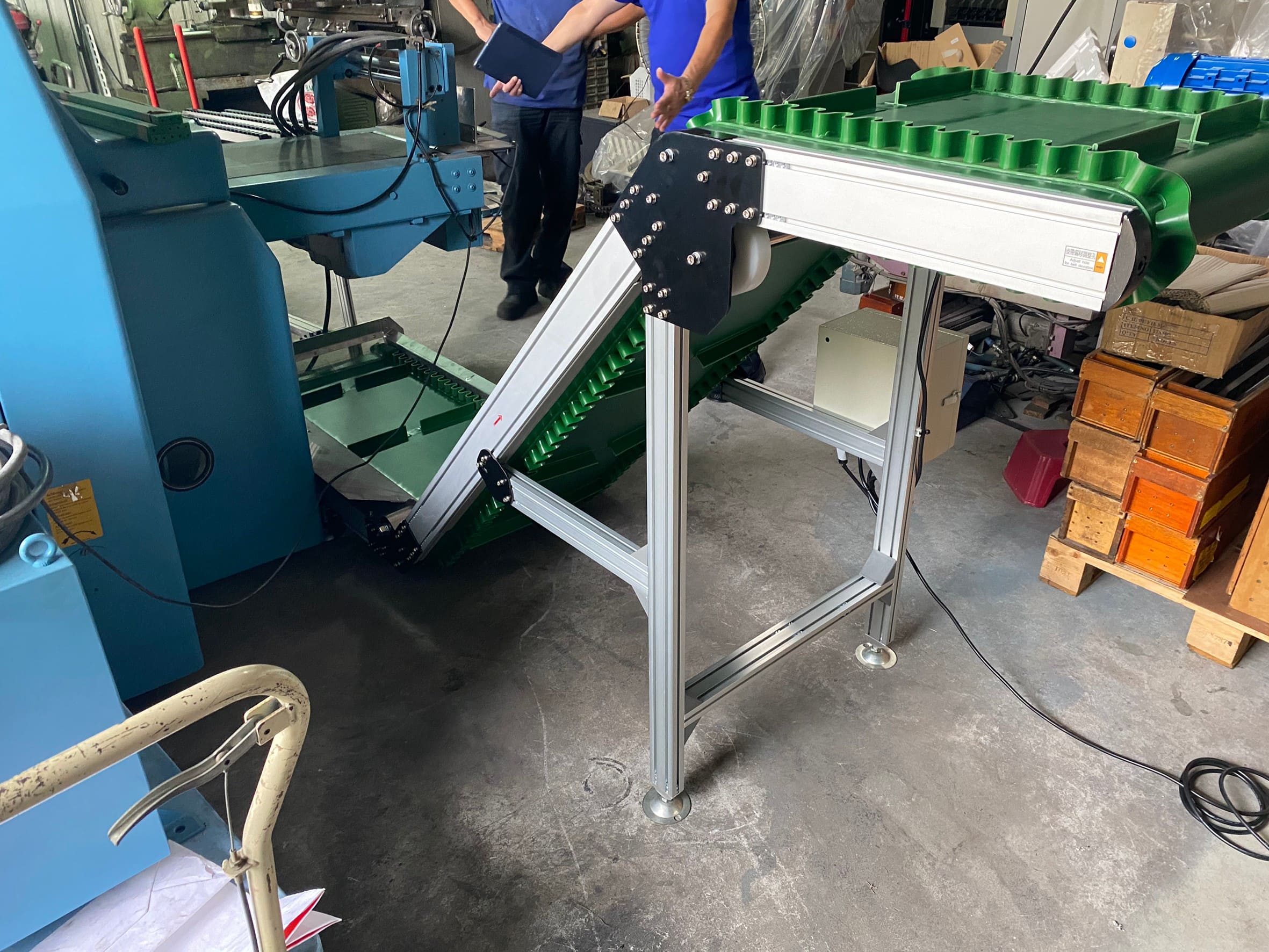 Aluminum extrusion skirt baffle belt goose conveyor - APL CONVEYOR Automatic ENTERPRISE CO.,LTD   