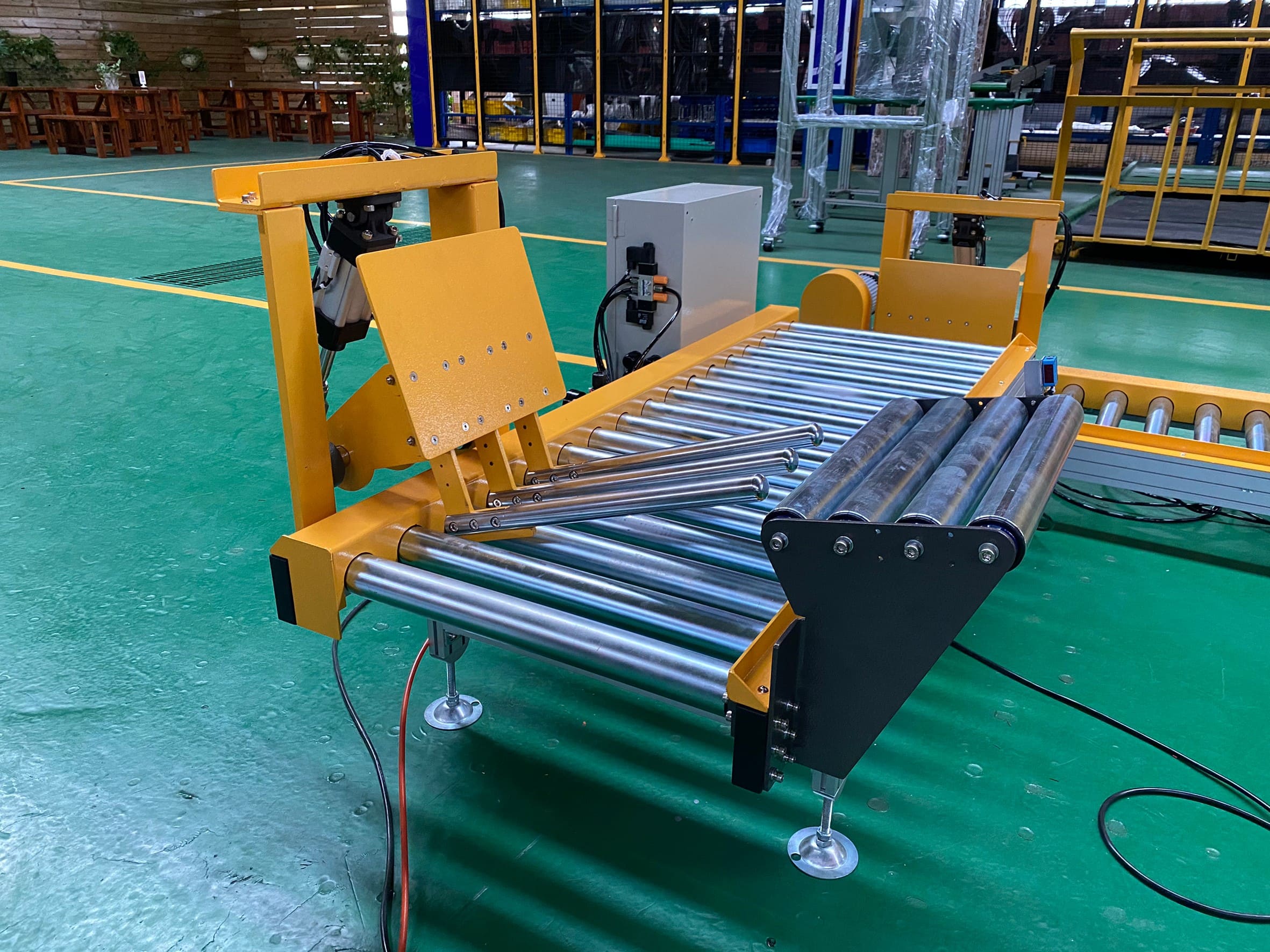 Power roller table for  conveying carton - APL CONVEYOR Automatic ENTERPRISE CO.,LTD