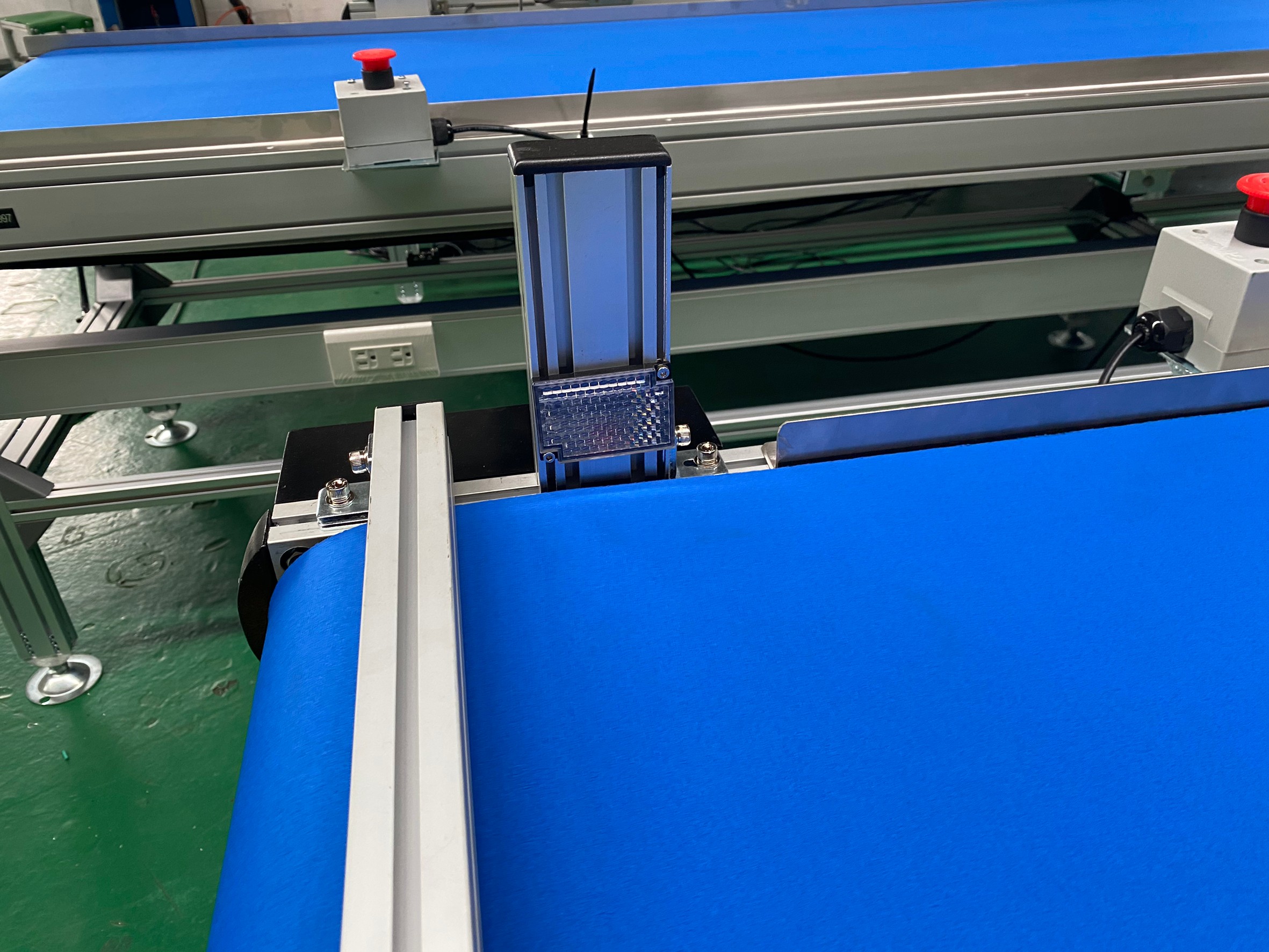 Sponge belt working conveyor - APL CONVEYOR Automatic ENTERPRISE CO.,LTD