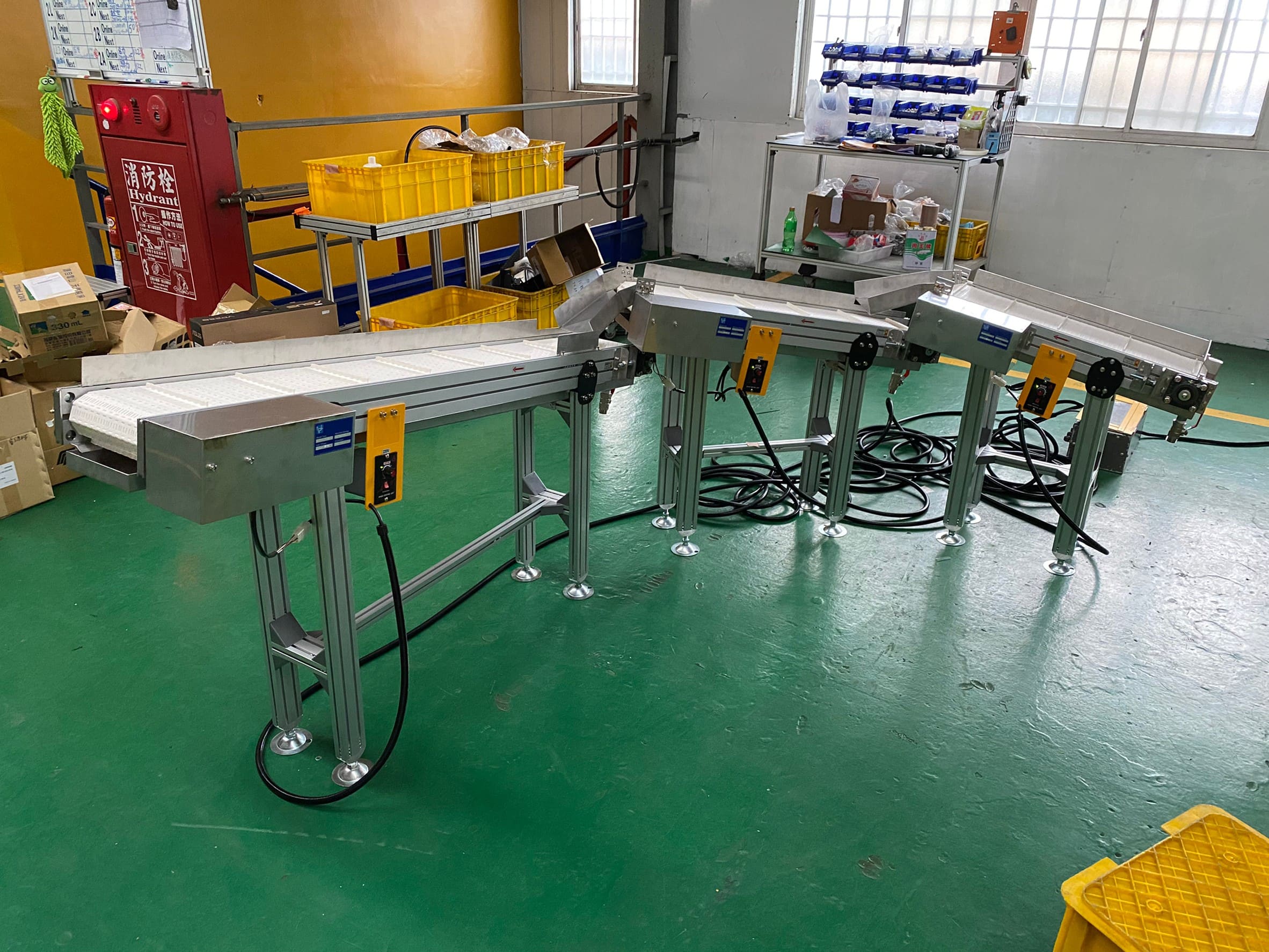 鋁擠型塑板爬坡式輸送機-沅祐輸送機自動化設備公司