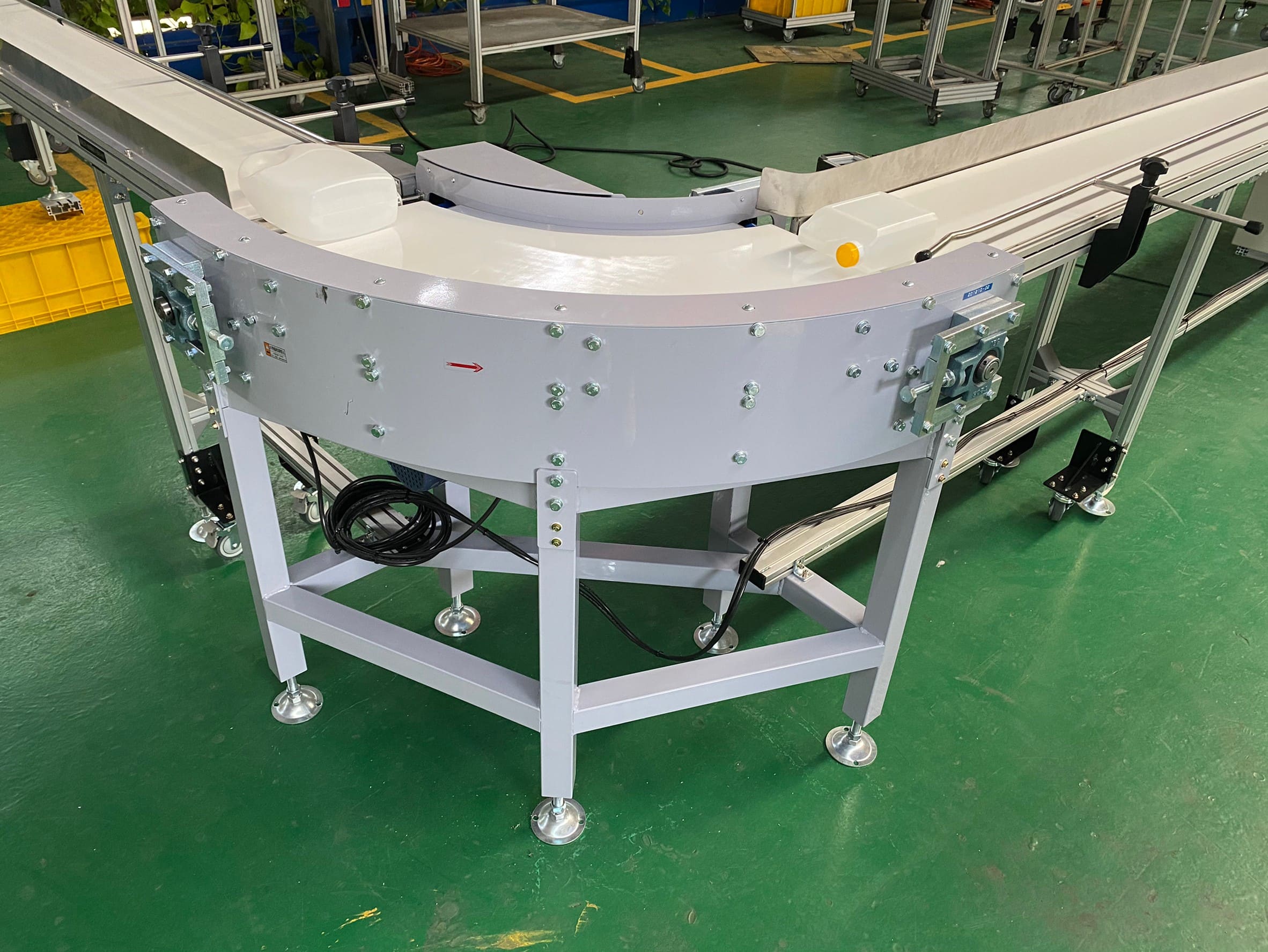 90度鋼板型皮帶式轉彎輸送機-沅祐輸送機自動化設備公司