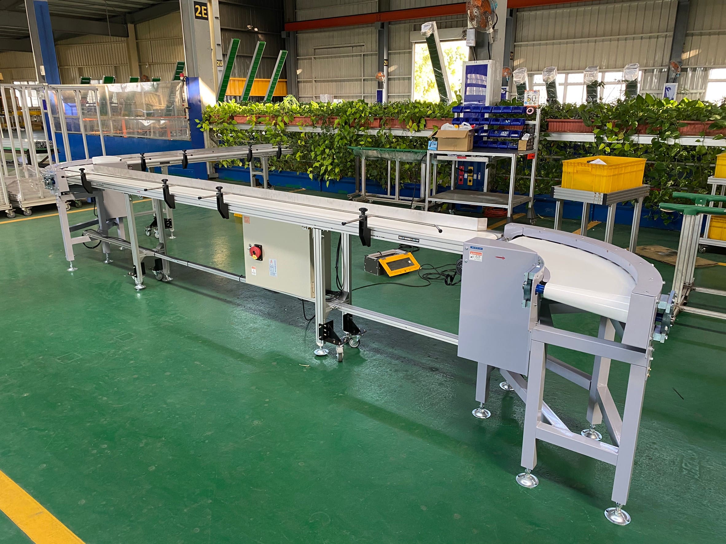 90度鋼板型皮帶式轉彎輸送機-沅祐輸送機自動化設備公司