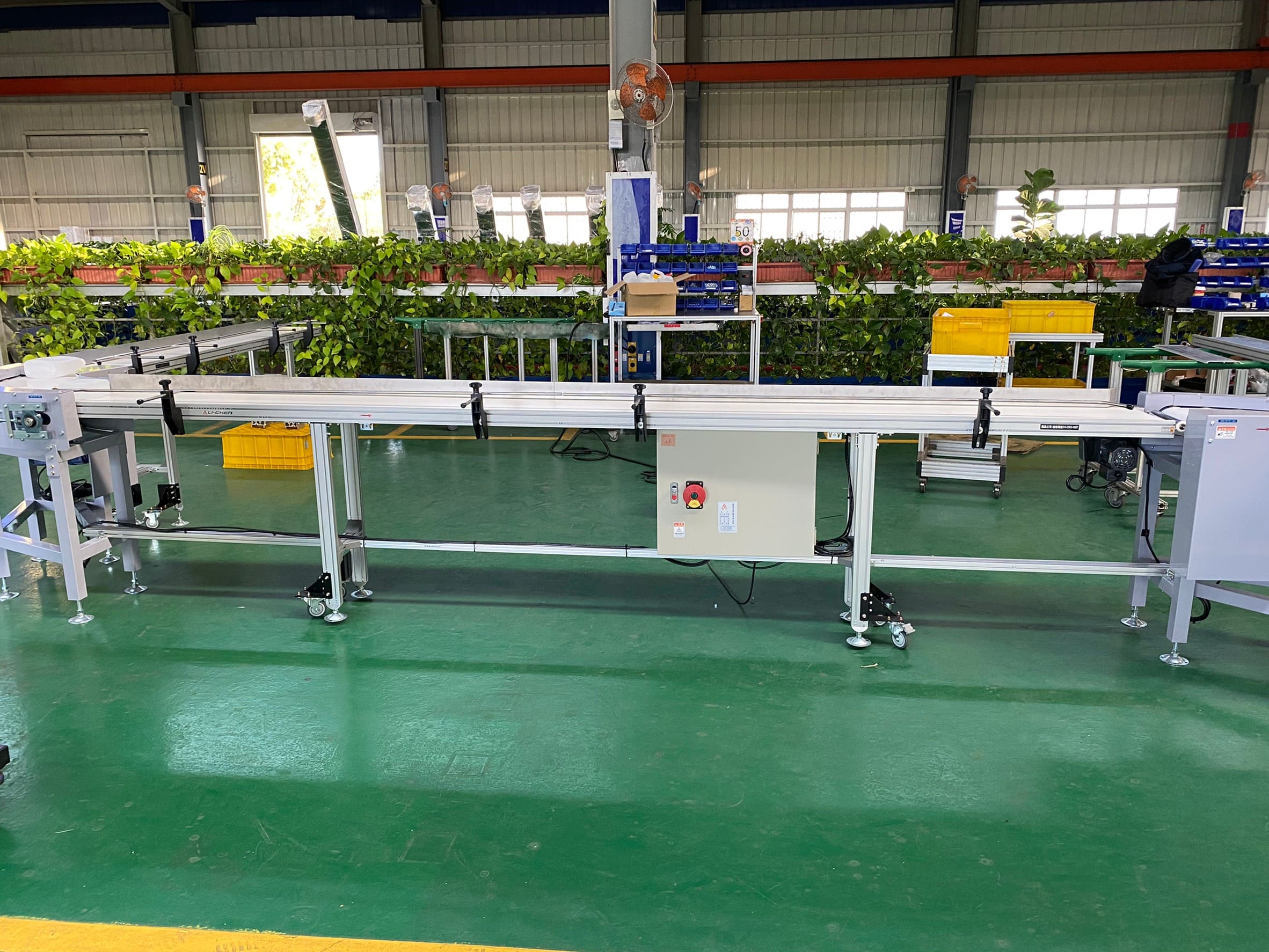 90度鋼板型皮帶式轉彎輸送機-沅祐輸送機自動化設備公司