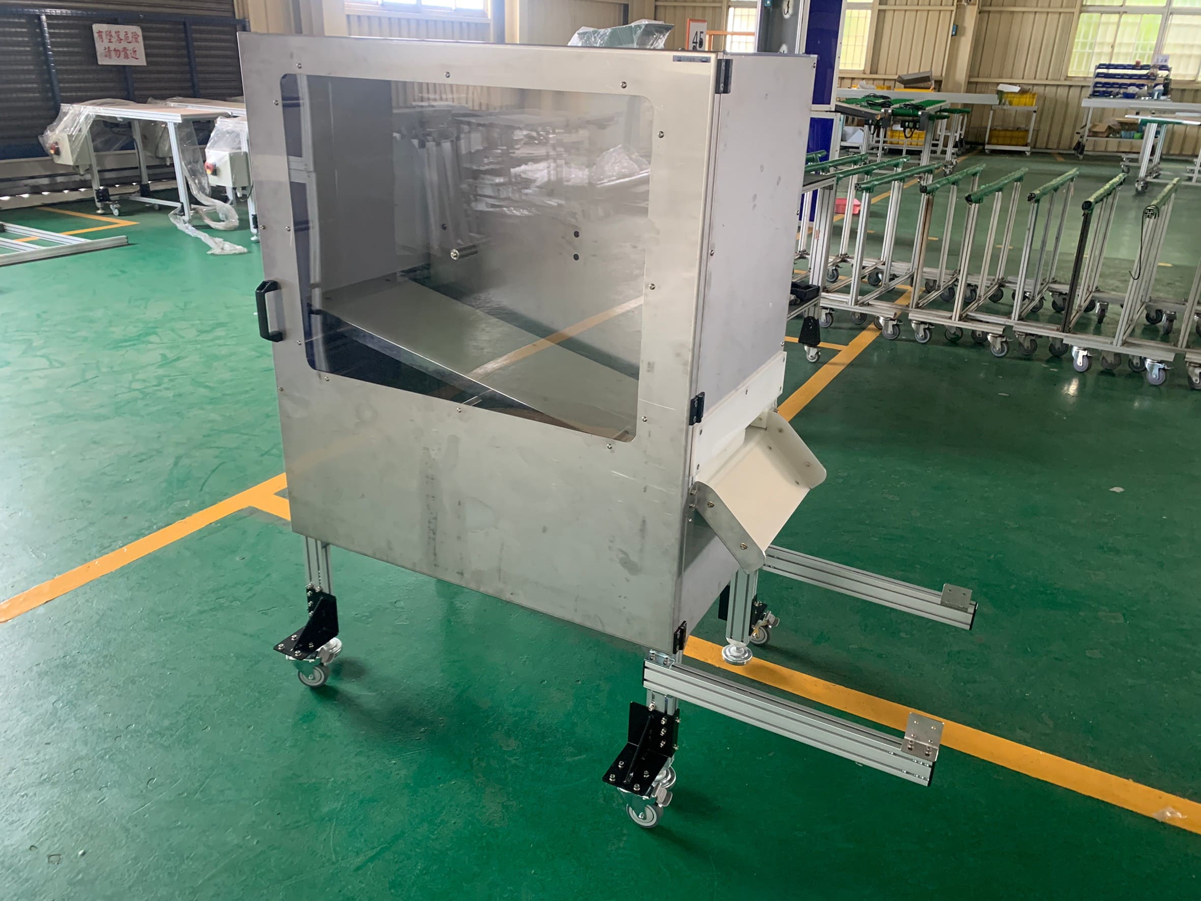 鋁擠型皮帶鵝首式輸送機與瓶胚置料箱-沅祐輸送機自動化設備公司