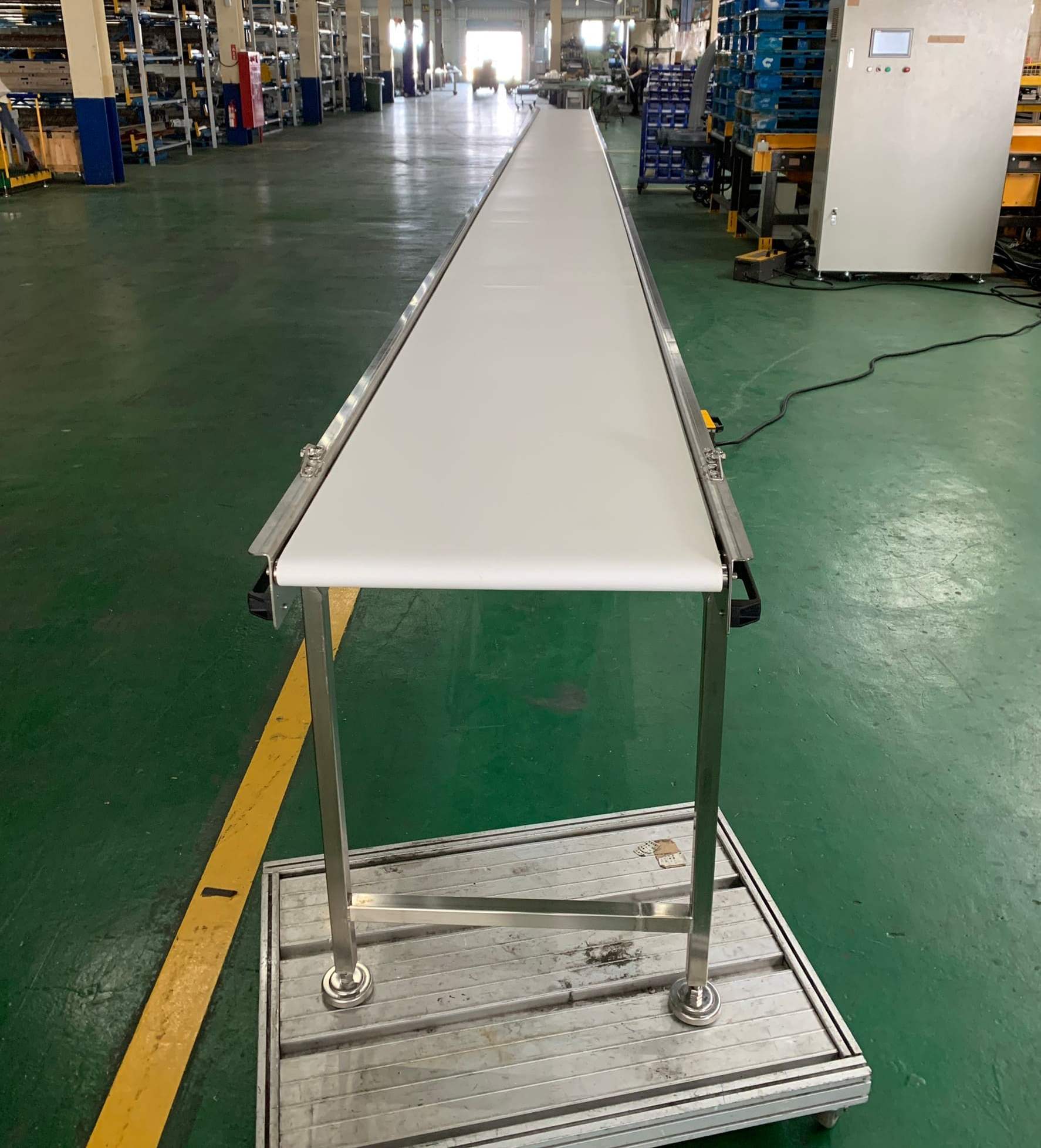 不鏽鋼皮帶平面雙刀口式輸送機-沅祐輸送機自動化設備公司