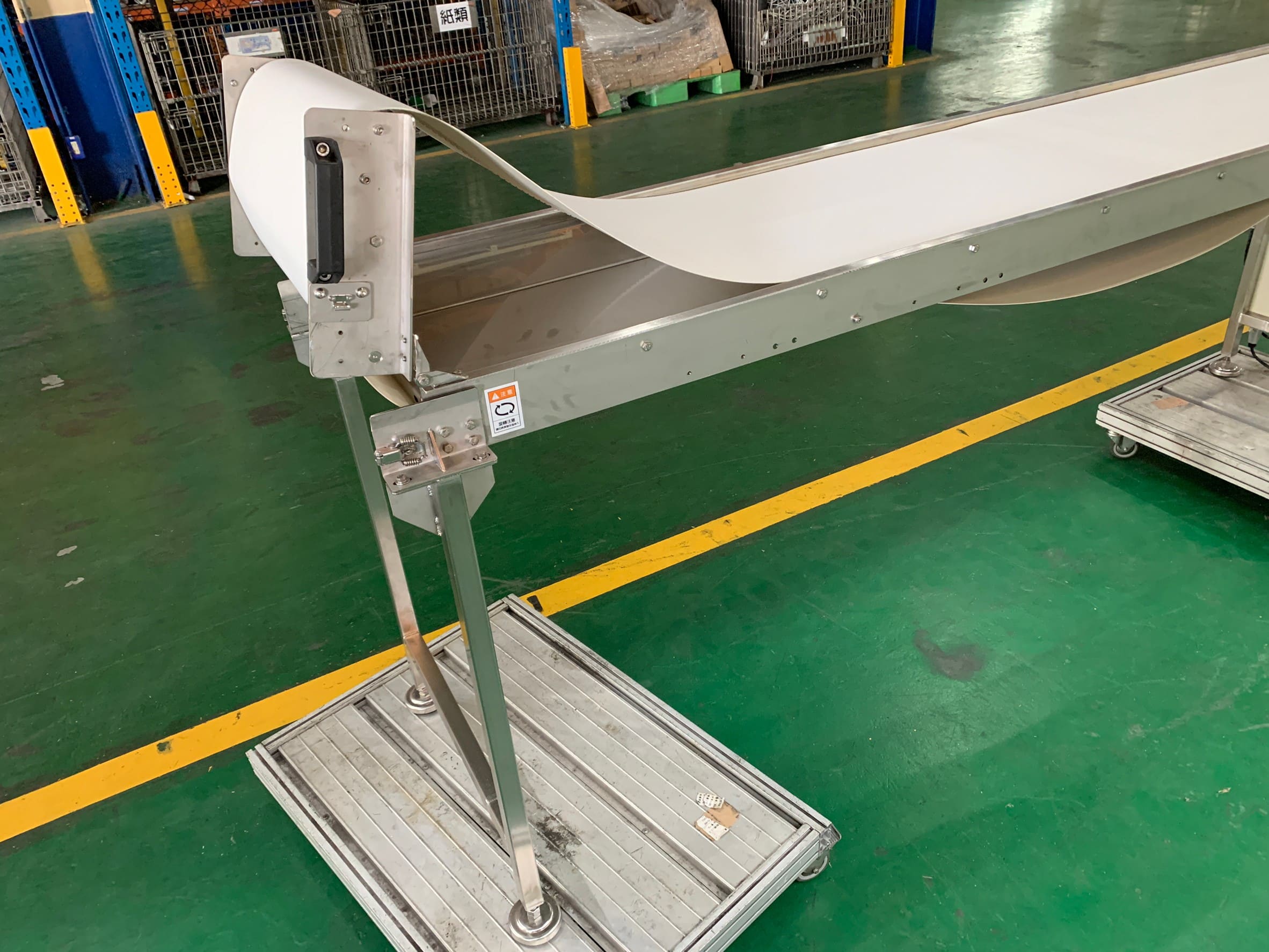 不鏽鋼皮帶平面雙刀口式輸送機-沅祐輸送機自動化設備公司