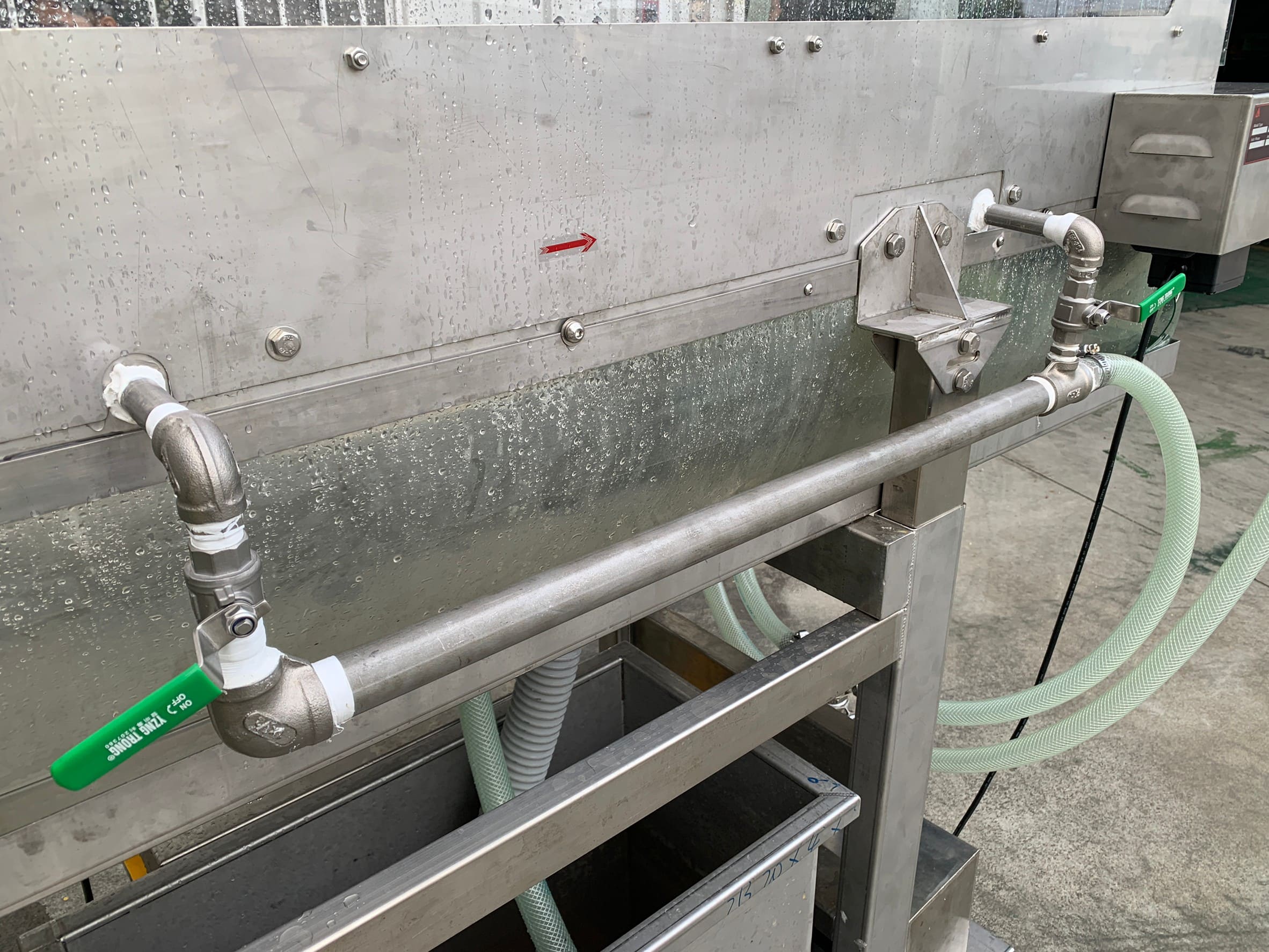 Sprinkler Stainless Steel Conveyor Equipped With Plastic Net - APL Conveyor Automatic Equipment Co., Ltd.