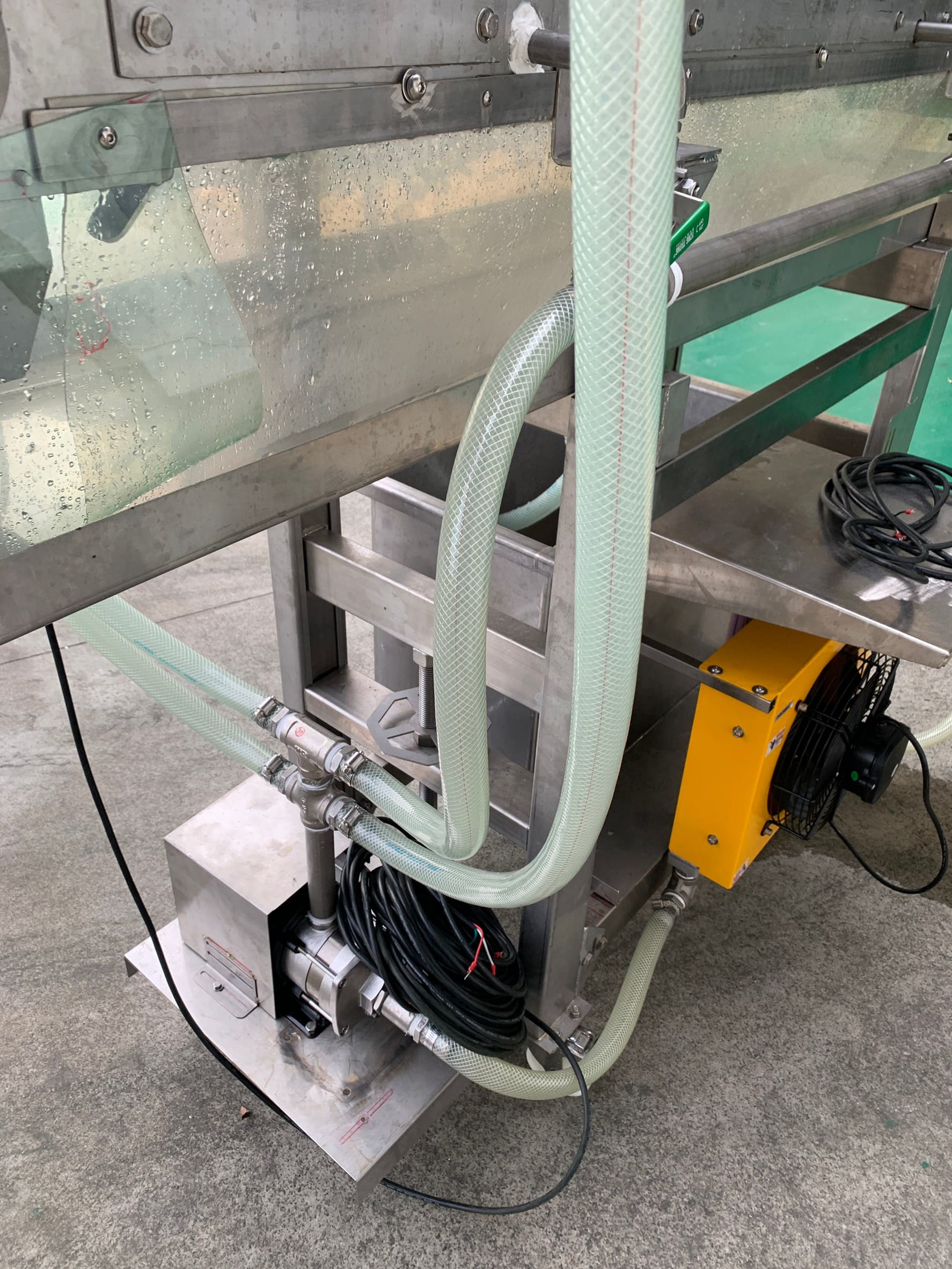 Sprinkler Stainless Steel Conveyor Equipped With Plastic Net - APL Conveyor Automatic Equipment Co., Ltd.