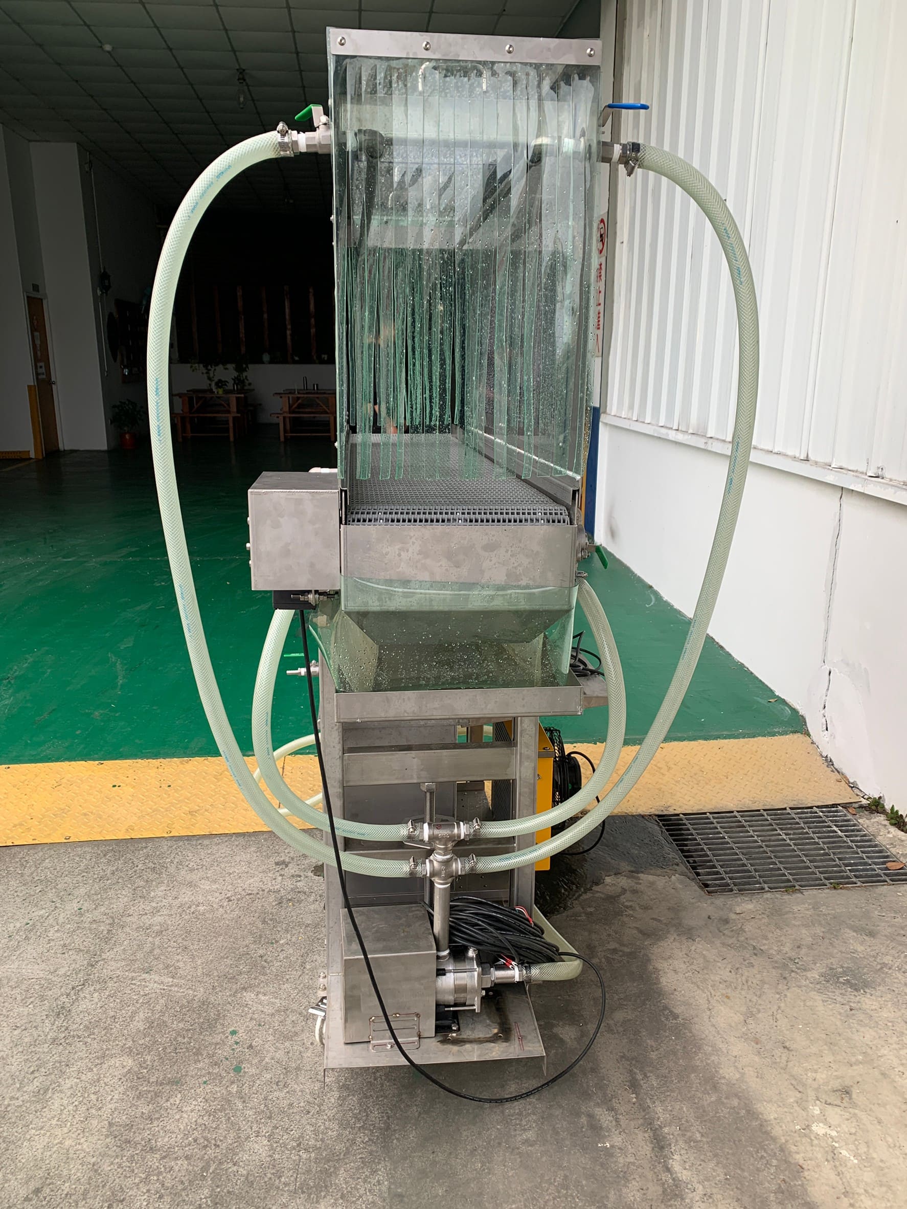 Sprinkler Stainless Steel Conveyor Equipped With Plastic Net - APL Conveyor Automatic Equipment Co., Ltd.