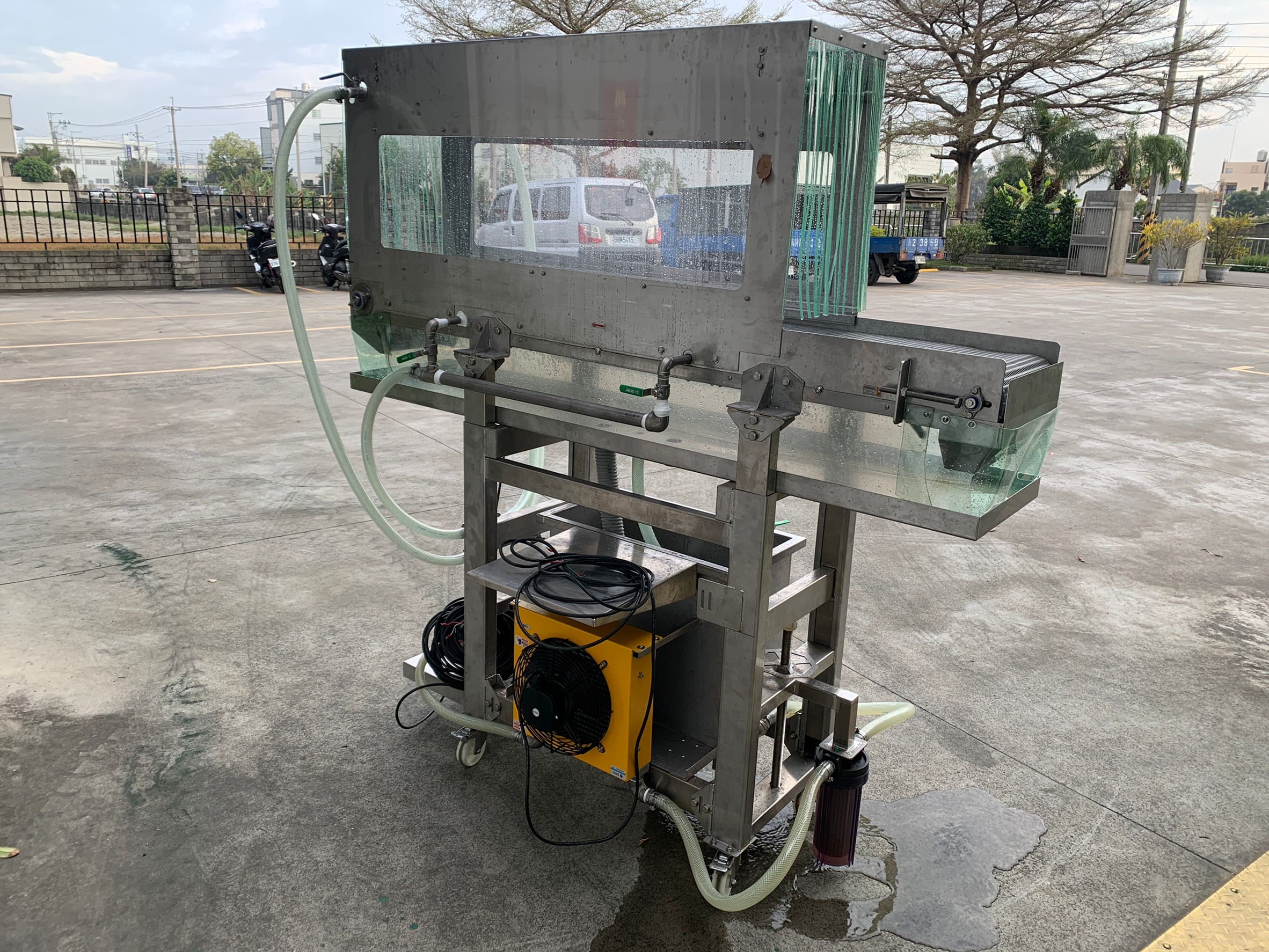 Sprinkler Stainless Steel Conveyor Equipped With Plastic Net - APL Conveyor Automatic Equipment Co., Ltd.