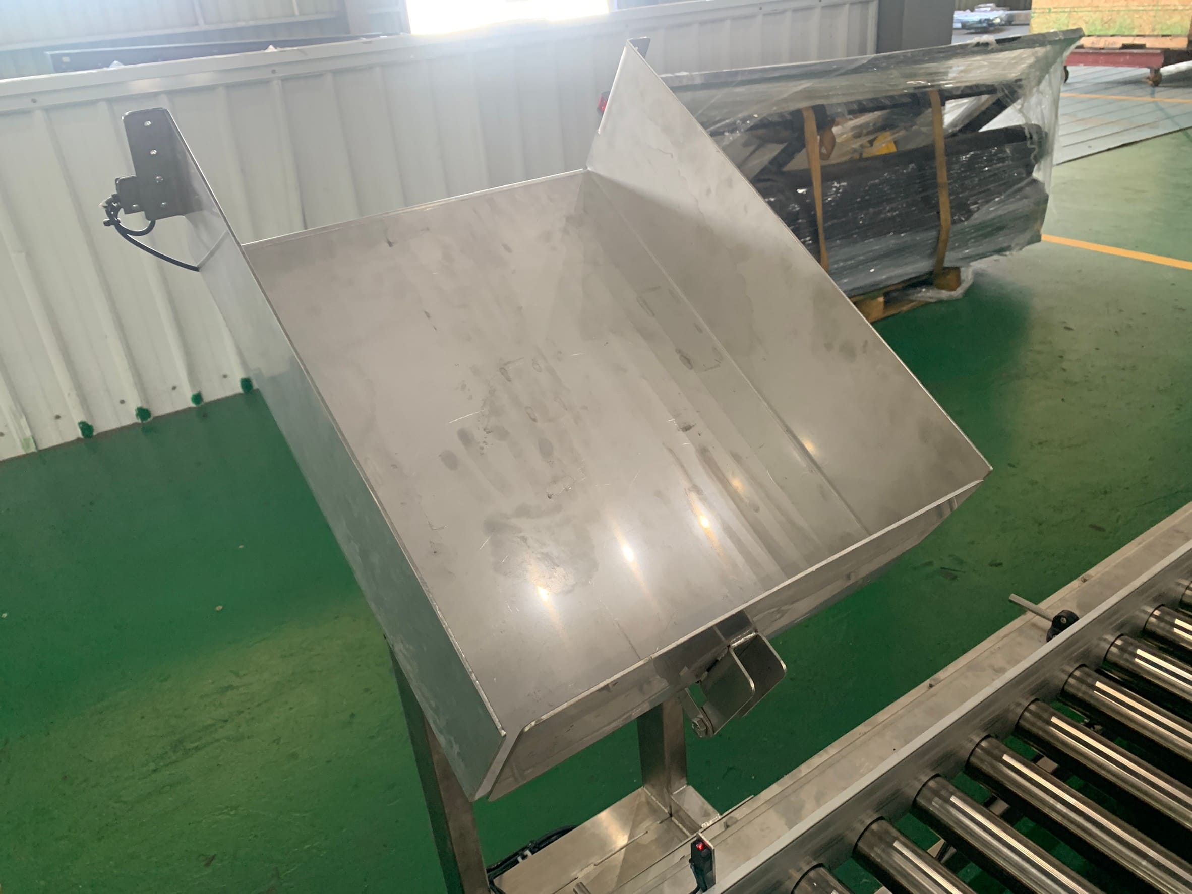 Stainless powered roller conveyor - APL Conveyor Automatic Equipment Co., Ltd. Stainless powered roller conveyor - APL Conveyor Automatic Equipment Co., Ltd.