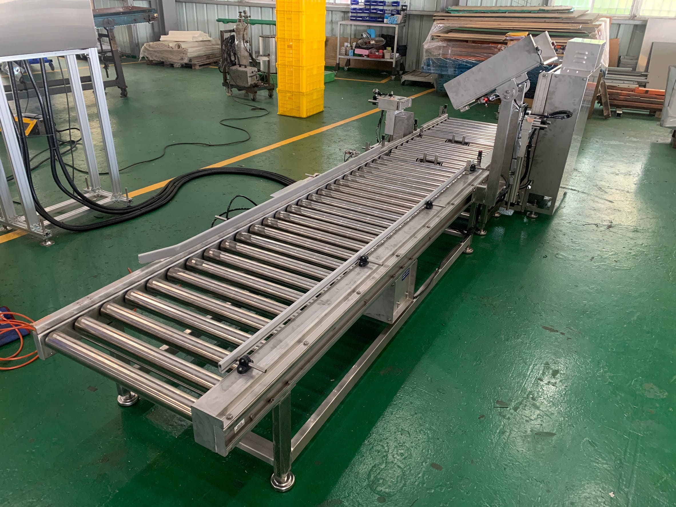 Stainless powered roller conveyor - APL Conveyor Automatic Equipment Co., Ltd. Stainless powered roller conveyor - APL Conveyor Automatic Equipment Co., Ltd.