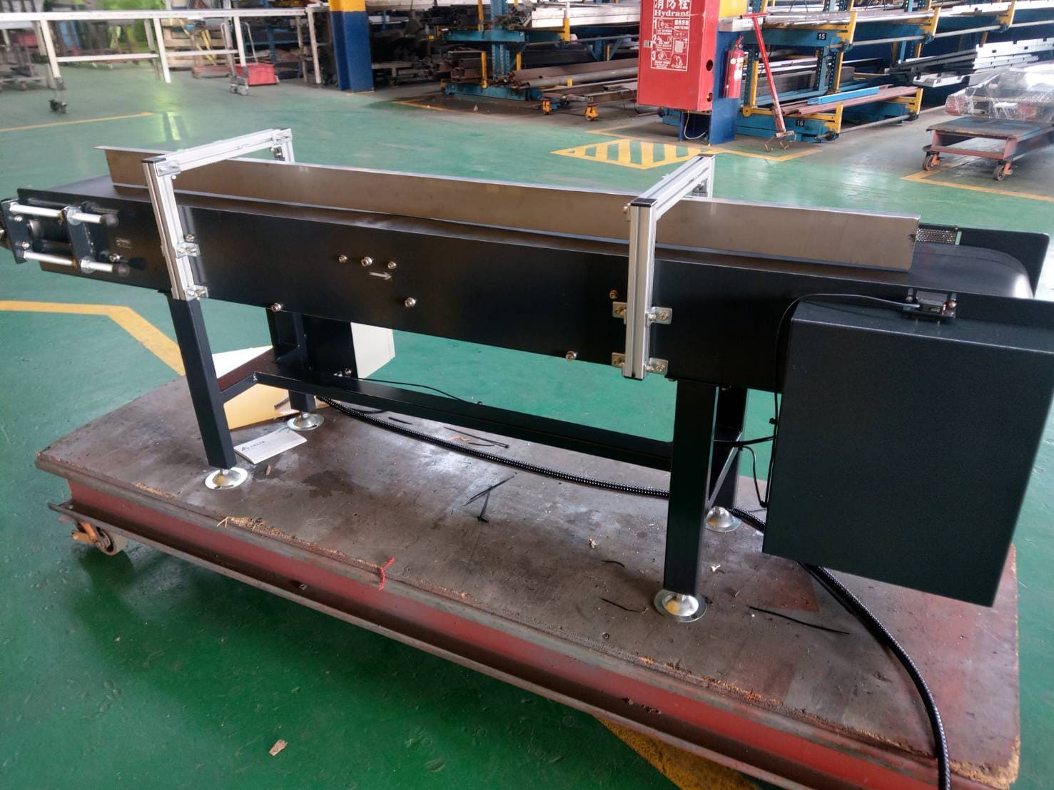 Steel plate rubber belt flat conveyor - APL Conveyor Automatic Equipment Co., Ltd. Steel plate rubber belt flat conveyor - APL Conveyor Automatic Equipment Co., Ltd.