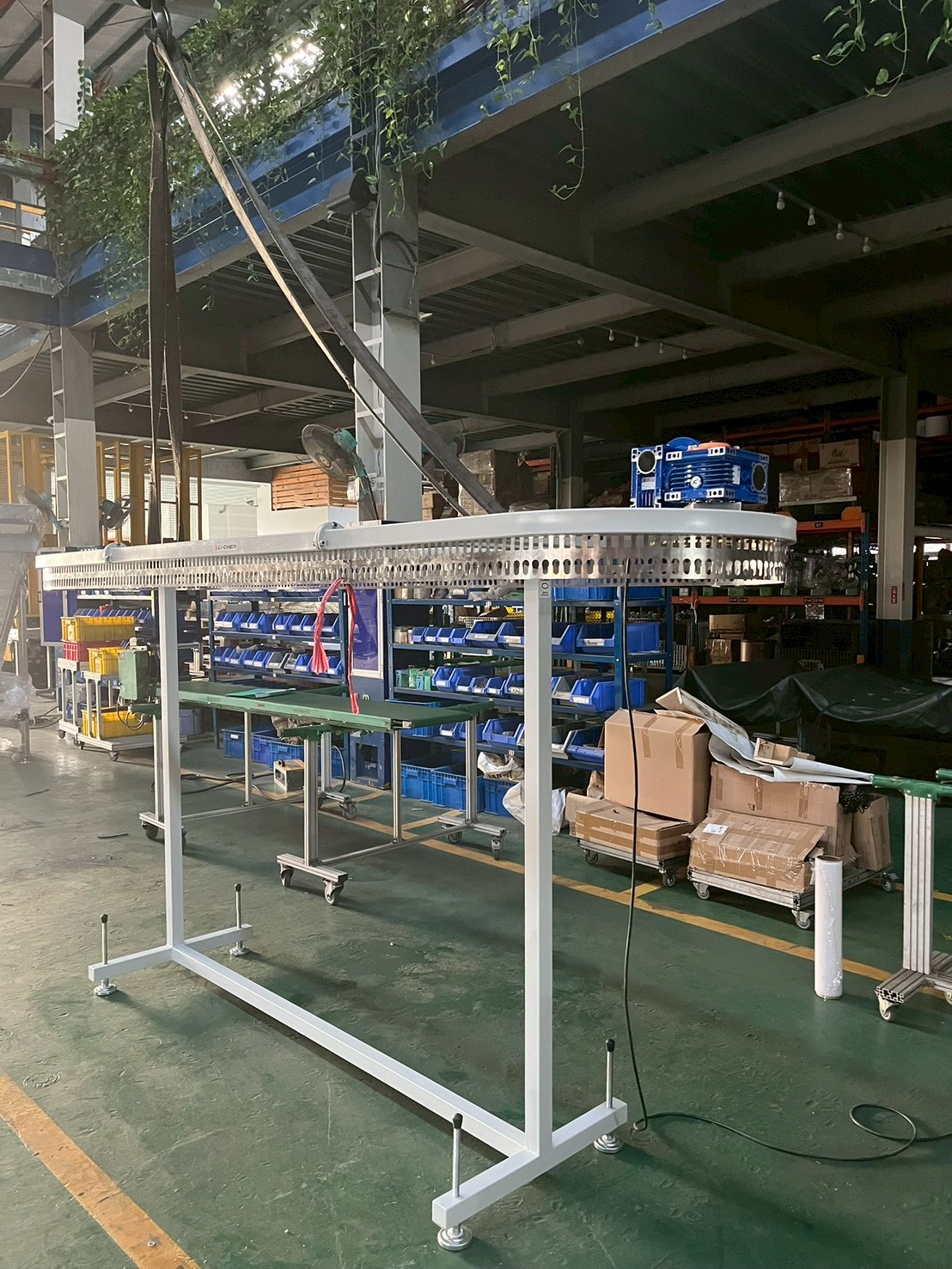 衣服吊掛輸送機